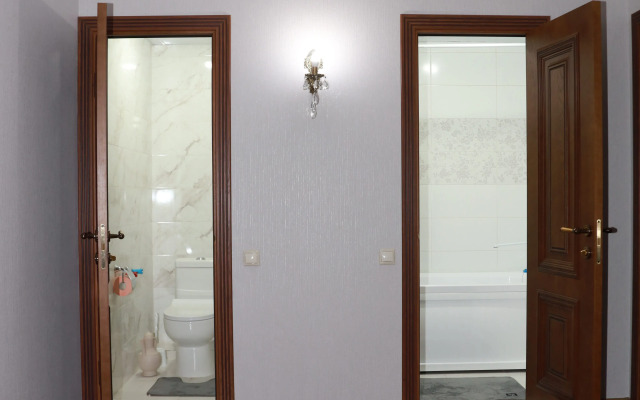 Kavkazskaya 18 Flat