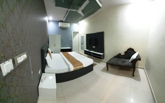 Hotel Mandakini Lush