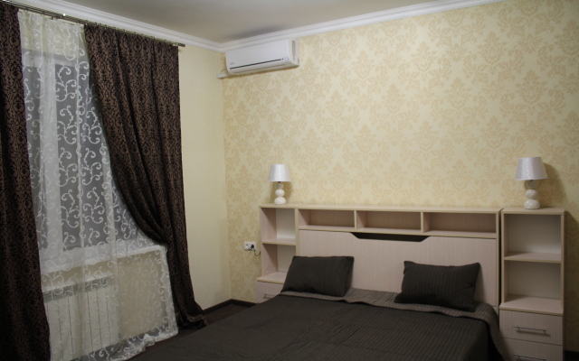 V Gostyah U Dzhulii Guest house