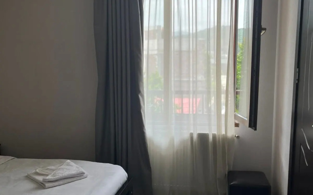 Butik-otel'  Eight