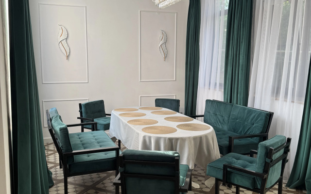 S Basseynom Private House