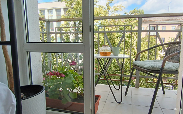 Tsentr Stalinka s Balkonom Flat