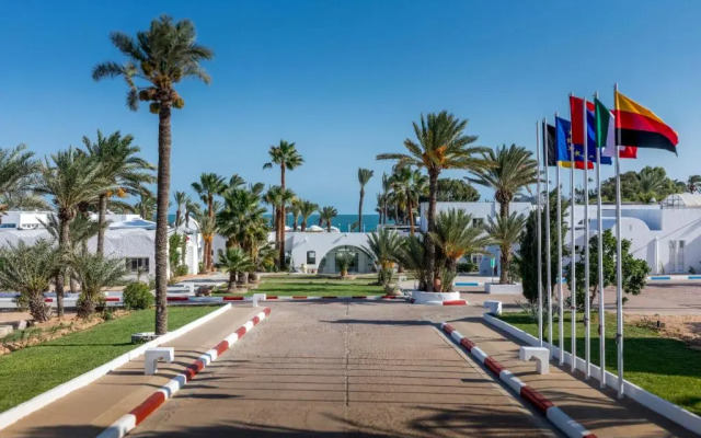 Hari Club Beach Resort