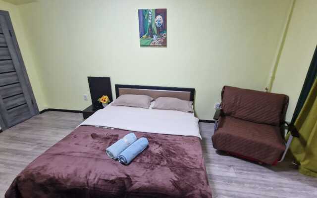 Апартаменты на улице Пушкина, Макатаева