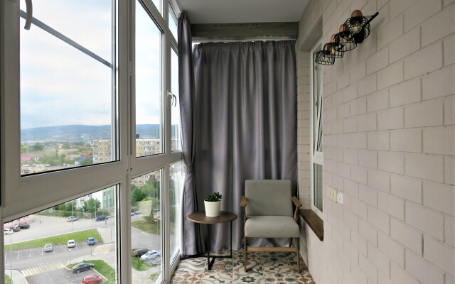 Semeynye Tryokhkomnatnye Na Solnechnoy Apartments