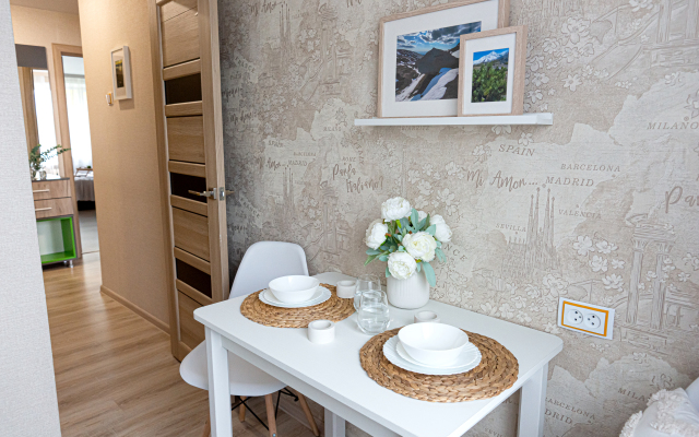 WELCOME HOME Aparts & Tours 12-33 Apartment