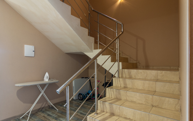 Stela Living quarters