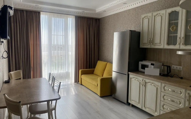 Квартира однокомнатная с видом из окна на озеро