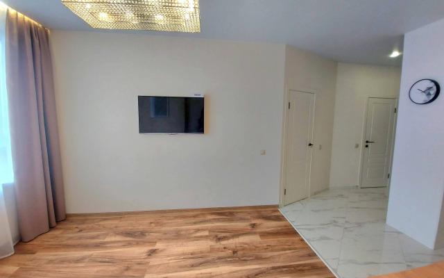 V Tsentre Omska Zhk Utinaya Gora Flat