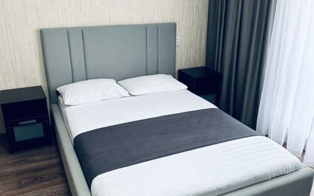 Na Ulitse Bratyev Kashirinykh 111 Flat