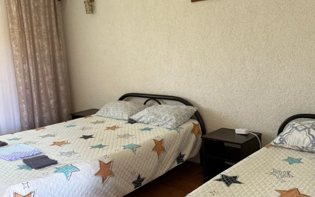 S Basseynom Uralskiy Guest house