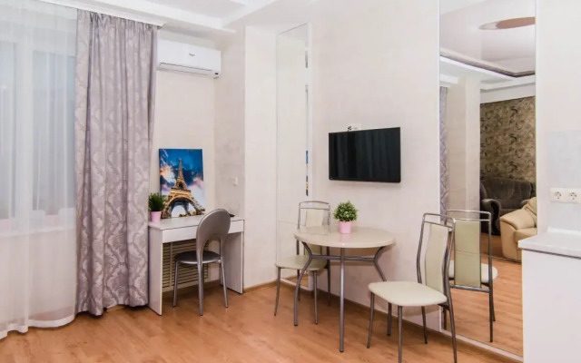 Апартаменты с Видом на Город на площади МОПРа