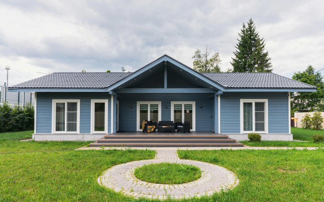 Частный дом Коттедж у озера на Речной