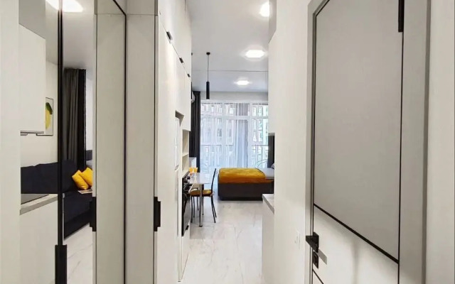 Sovremennaya Studiya s Panoramnymi Oknami Flat