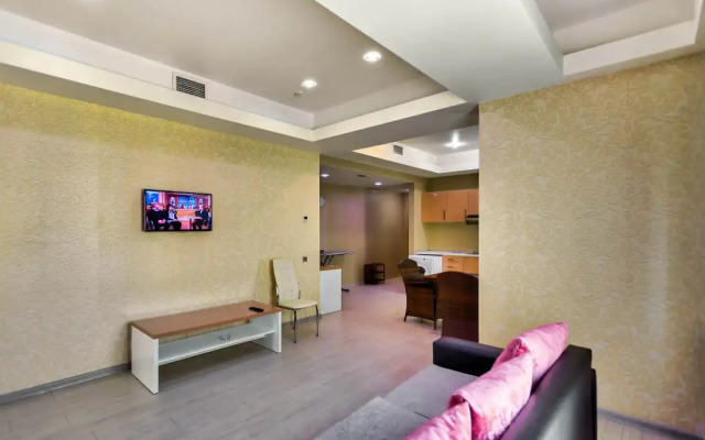 Отель Diplomat Suites