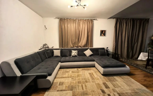 Femili Khaus Guest house