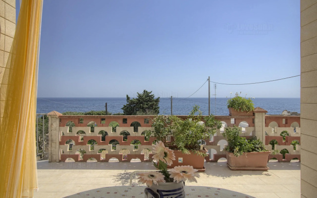 Polo - Relax Front Sea House