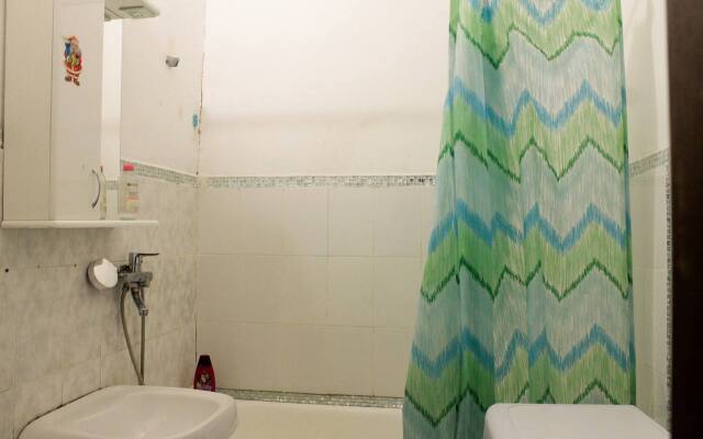 U Tsentra Bakuleva Flat