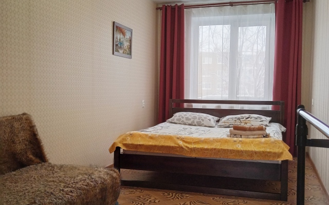 2-H Komn. Molodogvardejtsev 26 Flat