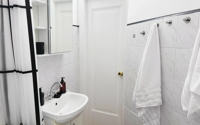 Chetyrekhkomnatnaya Natali Apart V Tsentre Moskvy Flat