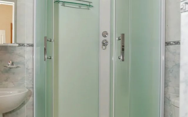 Kristall Uyut Hotel