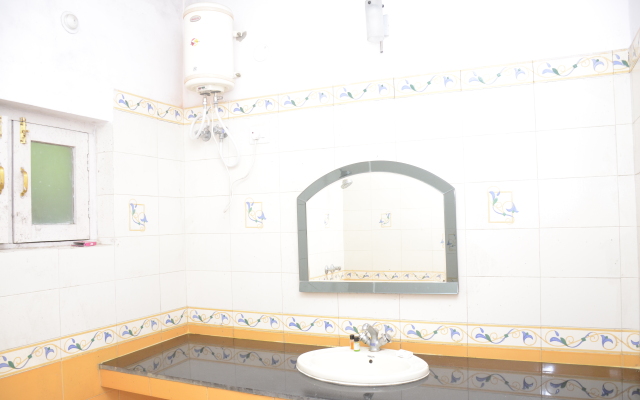 Lake Retreat Bhimtal Guest House