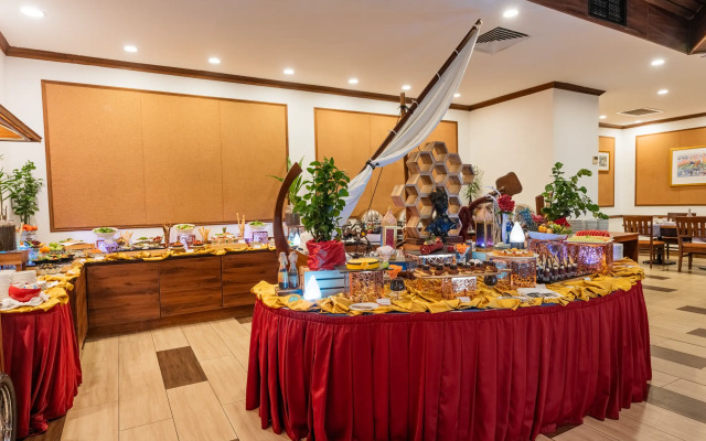 Hulhule Island Hotel