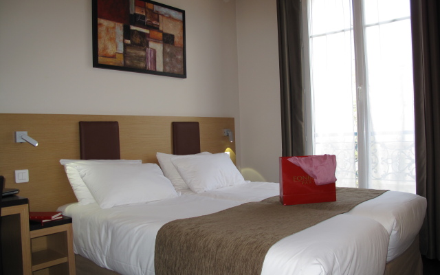 Source Hotel