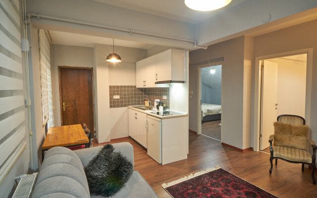 Basement Floor 2 Bedrooms for 4 people Flat