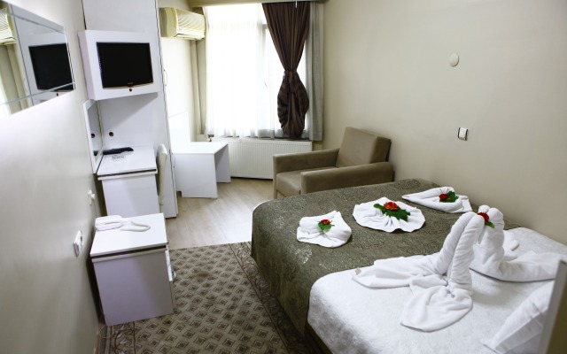 Отель The Lines