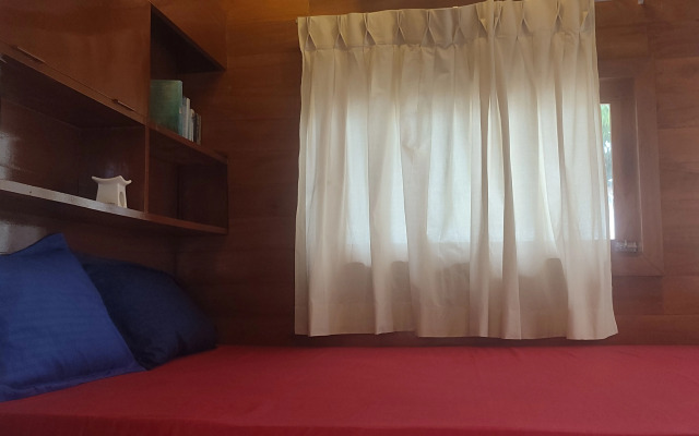 Tomorrowland Beach Villas & Fisherman's Wharf Restaurant Mini Hotel