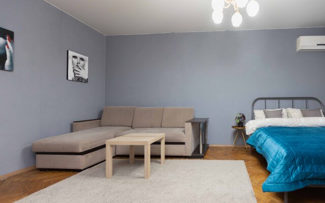 Апартаменты на Севастопольском проспекте