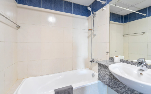 Marcopolo - Lavish 2BR next to Metro & Tram Apartments