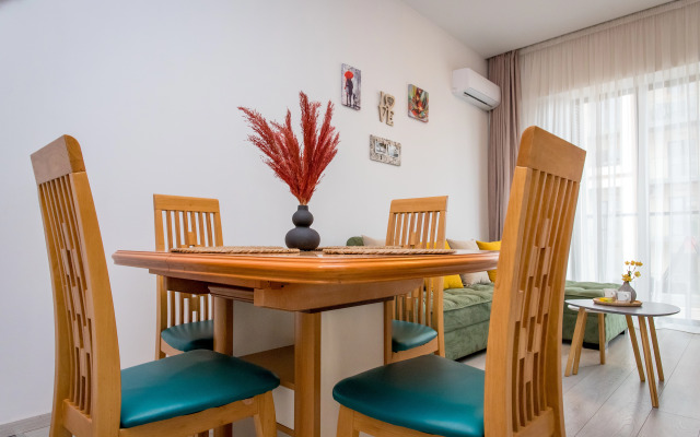 Apartments with a View of the Ferris Wheel and the City