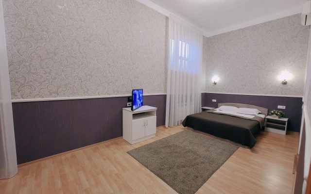 S Bassejnom Private House