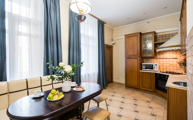 GM Prostornaya Trekhkomnatnaya na Arbate Apartments