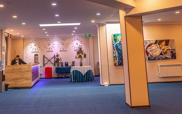 Square Inn Hotel