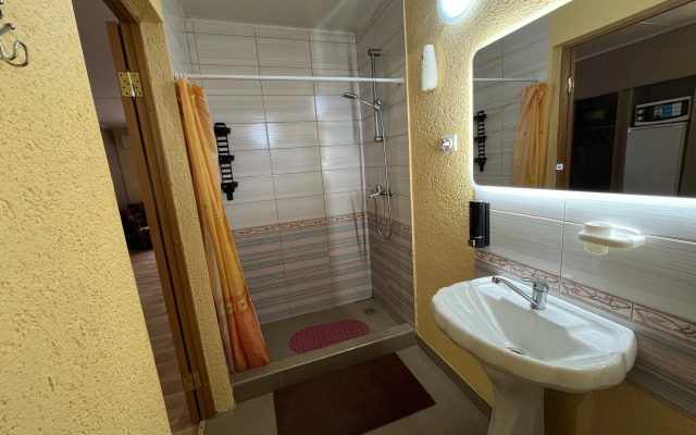 Na Tamanskoy 10 Guest House