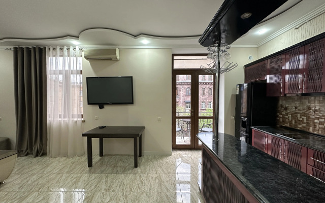 2-K, Ulitsa Amiryana, Am104 Flat