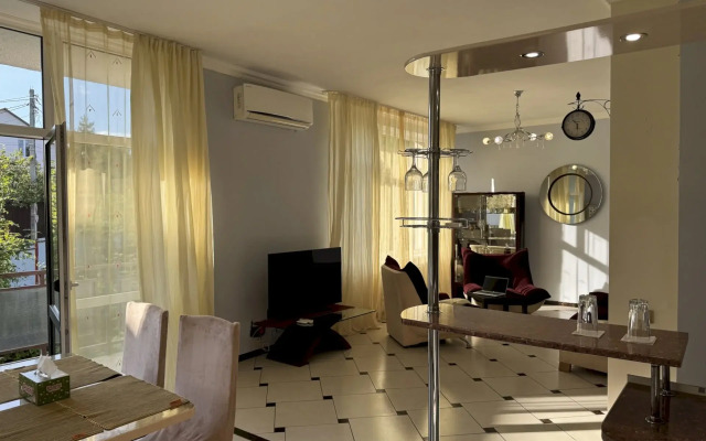 555 Dvukhetazhny S Terrasoy I Mangalom Private House