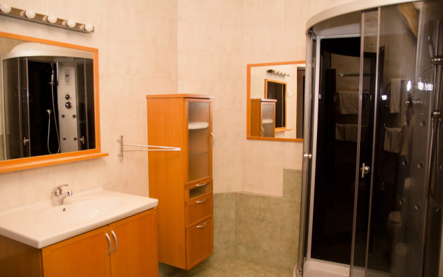Loyal na ulitse 9-ya Liniya 14 Guest House