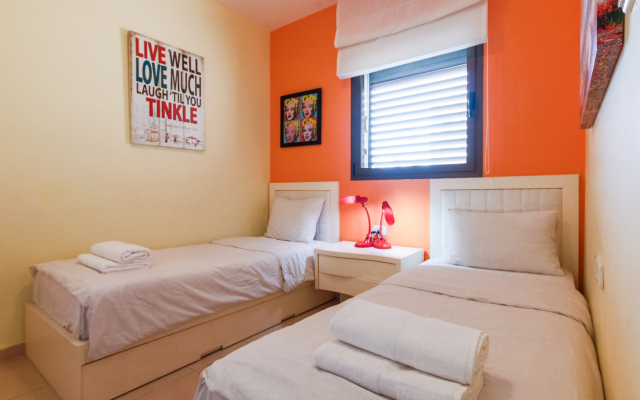 Comfort & Balcony By Feelhome Apartments