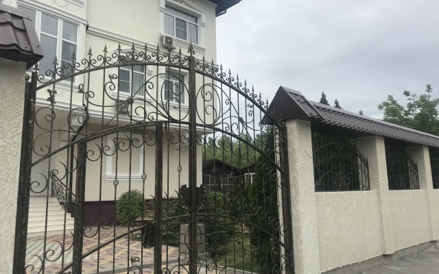 Goluboe Ozero Hotel