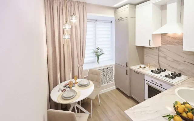 Roskoshnaya Flat