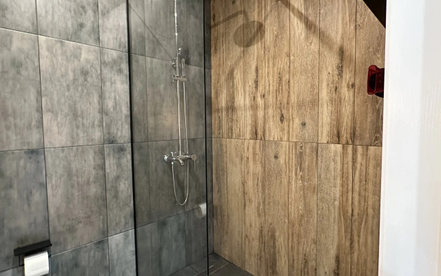 V Tsentre Chelyabinska Ryadom S Parkom Gagarina Flat