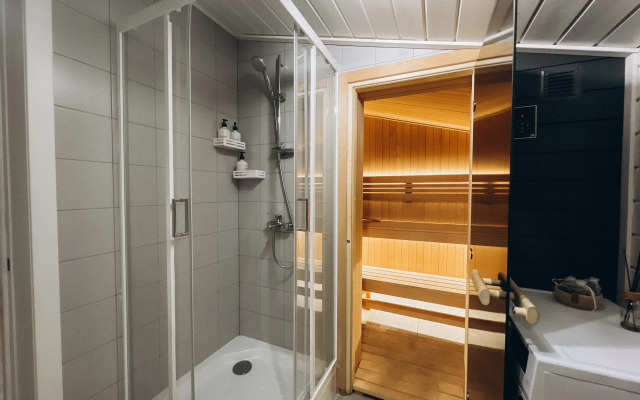 Частный дом с гриль-мангалом, сауной и большой террасой