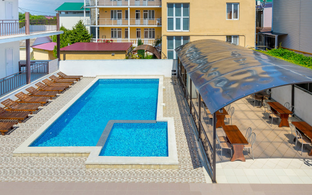 Spiros Guest House