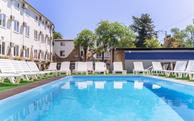 Maksim Park-Loo Hotel