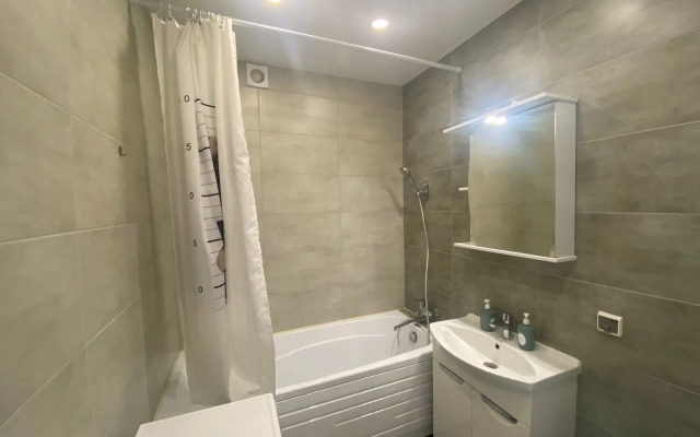 Ryadom S Glaznym Tsentrom Imeni Muldasheva Flat