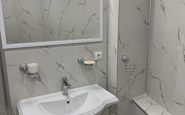 Lyuks Krestki Flat
